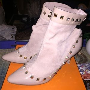 - VALENTINO ROCKSTUD BOOTIES -